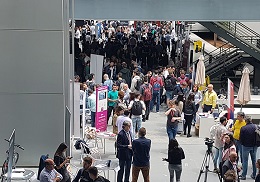 44 empresas e instituciones participan al Foro de Ocupación de la ETSE-UV que oferta 60 puestos de trabajo